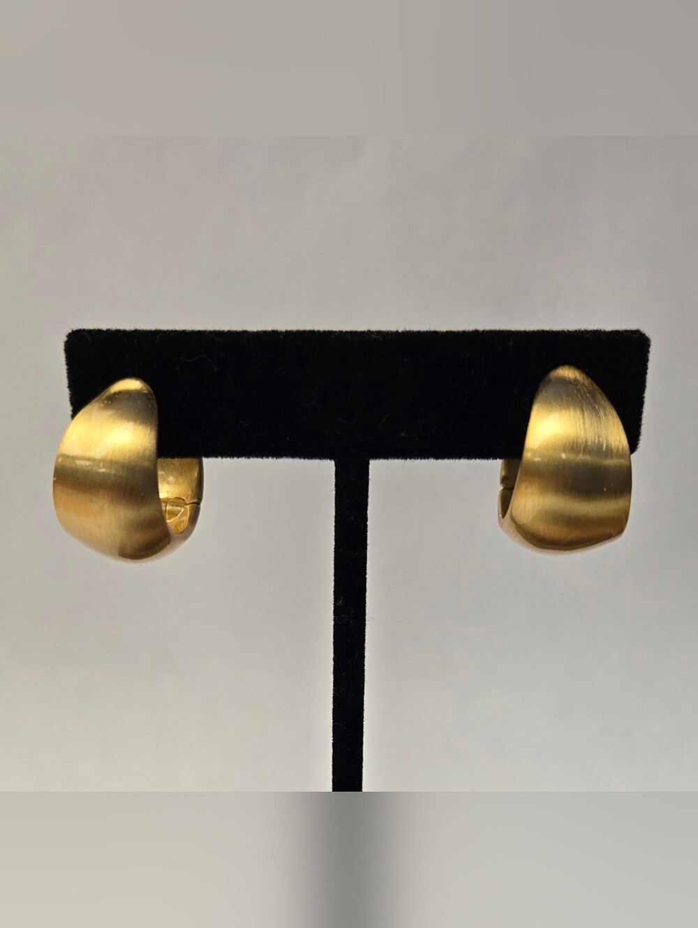 Dean Davidson Flow Huggie Hoop Earrings - Picture 3 of 11
